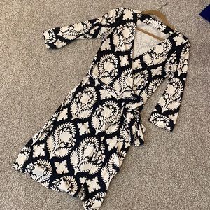 DvF wrap dress size 8 black and white print
